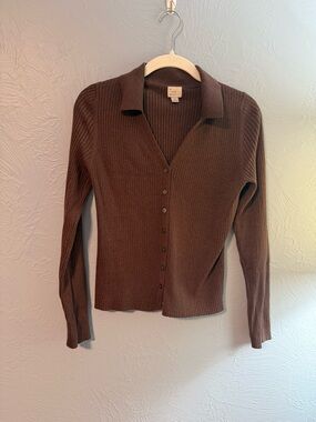 Brown Ribbed Button-Front Collared Knit Top